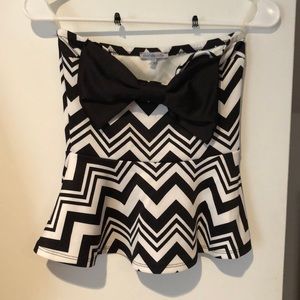 Black & white fit & flare chevron top